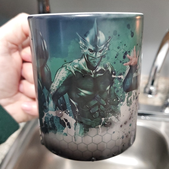 DC Comics Aquaman Color Changing Coffee Mug - Picture 3 of 8